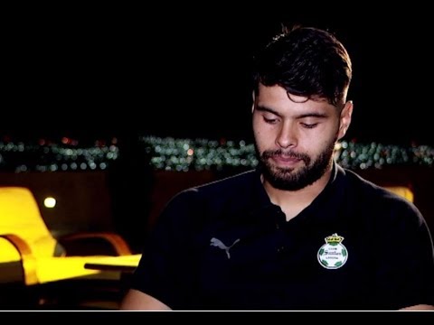 LA VIDA POR UN BALÓN – La historia de Néstor Araujo LA VIDA POR UN BALÓN - La historia de Néstor Araujo