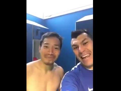 Gary Medel trollea a Yuto Nagatomo
