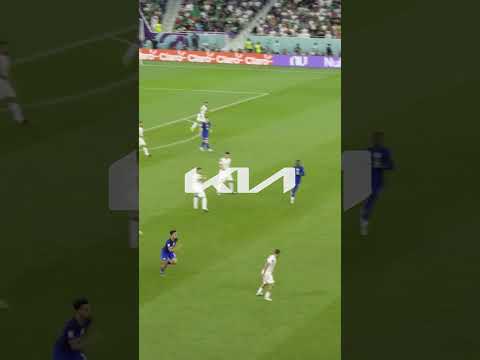 Ali Gholizadeh skillfully keeps the ball | @KiaWorldwideOfficial | #MovementThatInspires