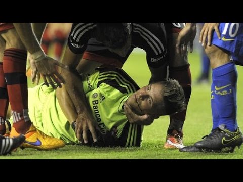 Tevez quiebra a Unsain - Febrero 2016