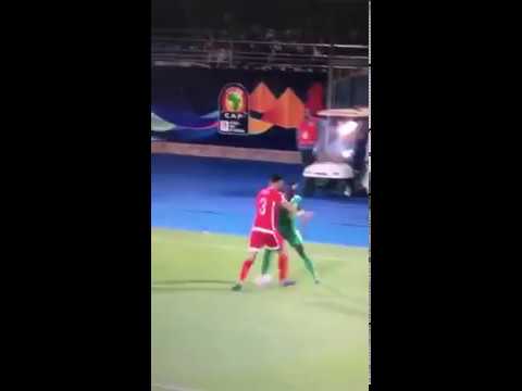 Petit-pont hallucinant de Sadio Mane sur Dylan Bronn