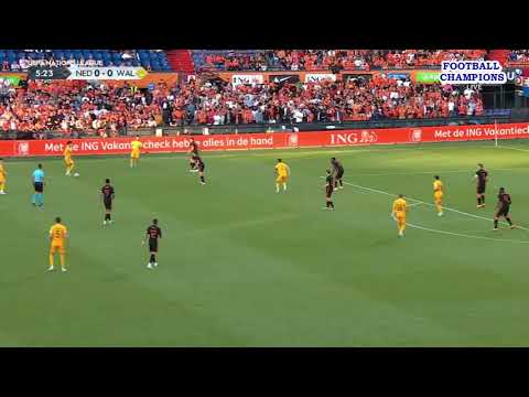 Chris Mepham ist bestrebt, den Ball zu übernehmen, Niederlande-Wales, UEFA Nations League 2022