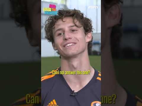 Brendan Aaronson picks between Messi and Ronaldo 👀