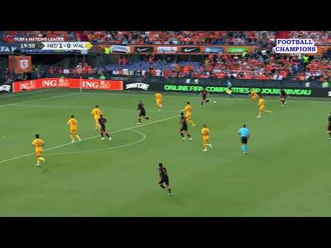 Chris Mepham jagt dem Ball zum Pfosten entgegen, Niederlande-Wales, UEFA Nations League 2022