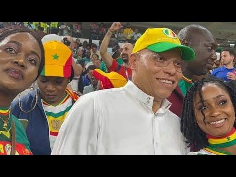 Karim Wade avec les supporters sénégalais au Stade - QATAR 2022