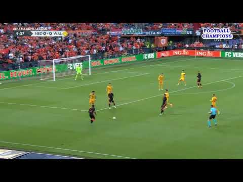 Sorba Thomas Abwehrszene mit Springen, Niederlande-Wales, UEFA Nations League 2022