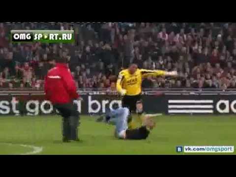 Ajax Hooligan Attacks AZ Alkmaar Goalkeeper Esteban Alvarado