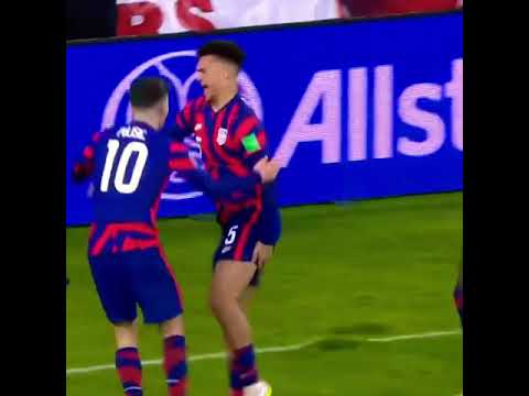 Antonee Robinson with the fake hamstring celebration 😂