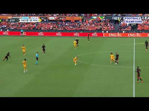 Matthew Smith fummelte beim Verfolgungsjagdball, Niederlande-Wales, UEFA Nations League 2022