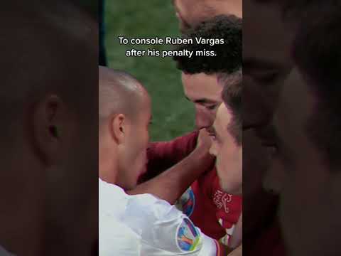 Thiago left his celebrating Team, To console Ruben Vargas after his Penalty miss :(