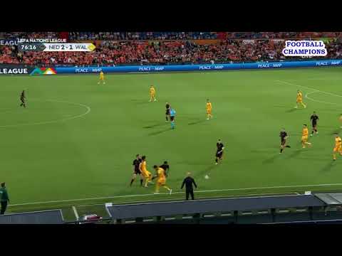 Chris Mepham packt den Gegner schief an, Niederlande-Wales, UEFA Nations League 2022