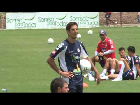 Radio Monumental: Yeltsin Tejeda