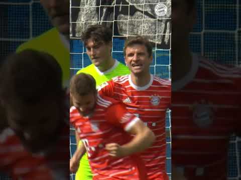 Croatian international Josip Stanišić with his debut goal for FCBayern 💥
