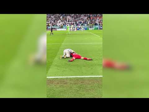 Messi Runs Towards Emi Martinez And Gives Him A Hug