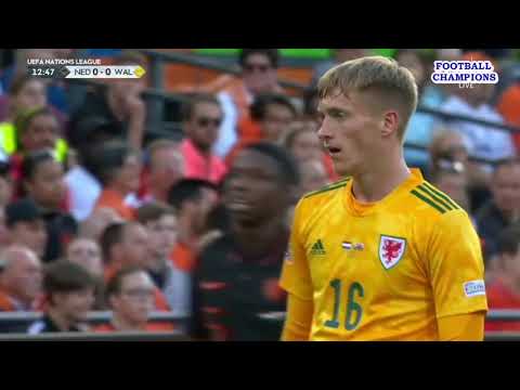 Matthew Smith ist so müde, während er Ball erwartet, Niederlande-Wales, UEFA Nations League 2022