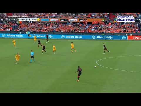Sorba Thomas stolperte wenig, wo er Ball verfolgte, Niederlande-Wales, UEFA Nations League 2022