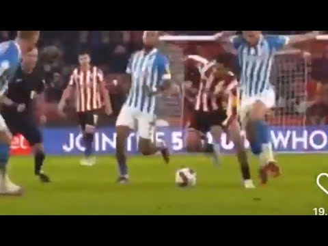 Regardez Le dribble complètement fou de Iliman Ndiaye sur le milieu de terrain