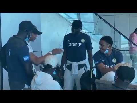 El Hadji Diouf en pleine discussion avec les Abdou Diallo et Koulibaly -Senfootball Tv