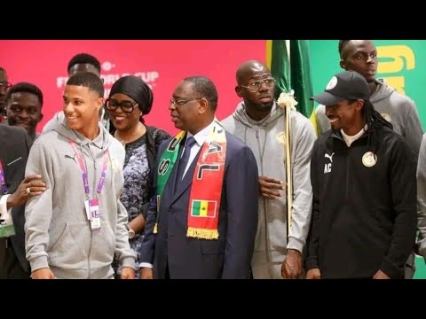 Regardez Ismaïl Jacobs avec le Président de la République qui l'encourage