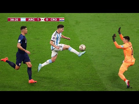 Just Look How Good is Julián Álvarez!