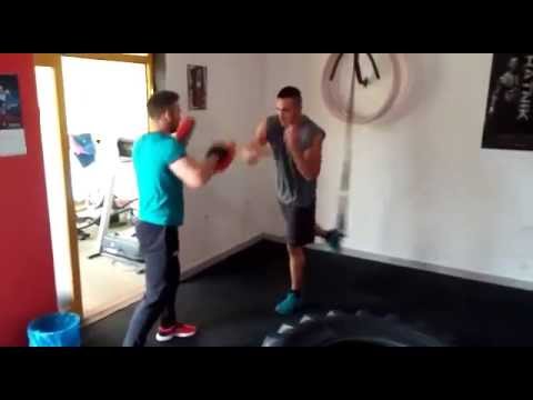 Flying knee, with Martin Batur, Fors Fitness