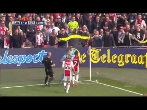 EREDIVISIE - Steven Berghuis tire dans le public