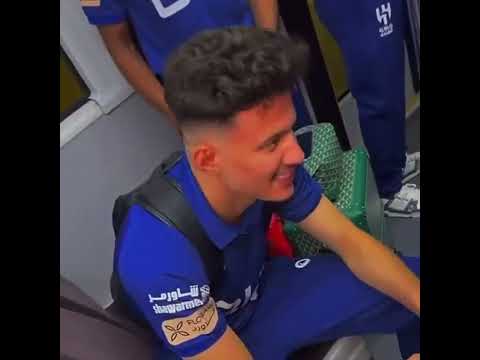 .كنو للحمدان :‏"تدري إنك أوسم لاعب عندنا" 😂😂💙#الهلال