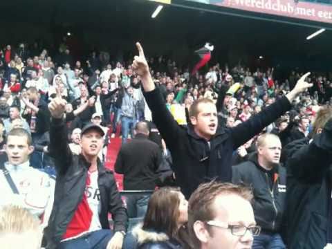Feyenoord - 020 19-09-2010 Jan Vertonghen word toegezongen