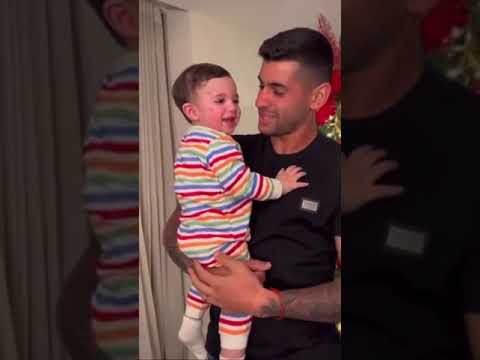 ¿CUTI O CUTIE? 😅 Cristian #Romero se reencontró con su familia luego de ser campeón mundial 🥰🏆