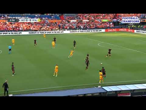 Matthew Smith verlor den Ball durch Zufall, Niederlande-Wales, UEFA Nations League 2022