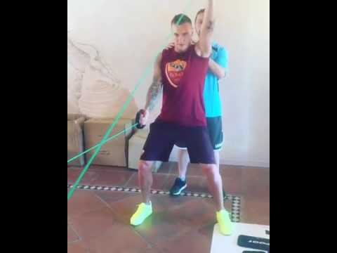 Skorupski si allena con il suo preparatore