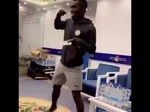 Insolite Grégoire : Gana Gueye le plus grand danseur de la TANIÈRE. Regardez 🤣🤣🤣🤣👏👏