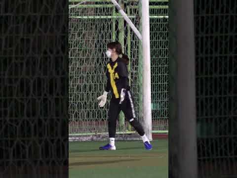 동아리 축구에 왜 조현우가 왔나요… 그저 빛… 동아리 축구에 왜 조현우가 왔나요... 그저 빛...