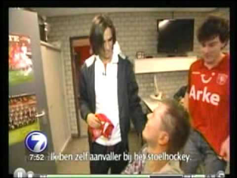 Bryan Ruiz cumplió sueño a un joven en Holanda