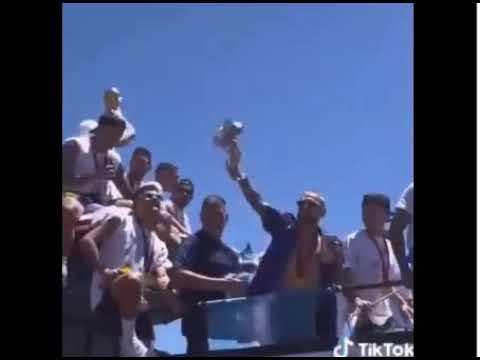 Papu Gomez throwing money during Argentina Victory parade