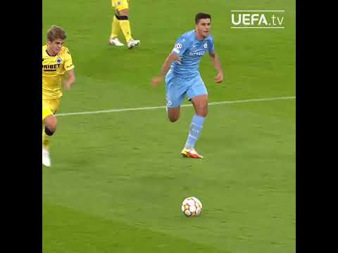 Charles De Ketelaere vs Stone besserer Ballpass in der UEFA Champions League 2022