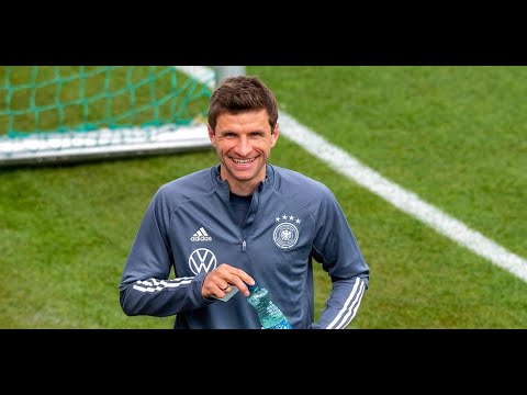 Alle ohne Helm und dann kommt Thomas Müller… 😂😂😂