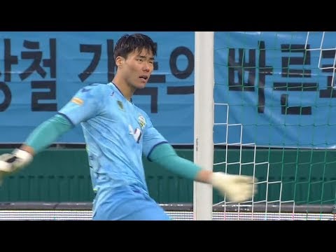 [K리그] '우승을 위해..!' - 김현욱의 슈팅을 막아내는 송범근의 집중력