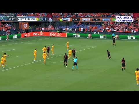 Sorba Thomas erwartet, den Ball von Tyrell Malacia, Niederlande-Wales, UEFANationLeague22 zu stehlen