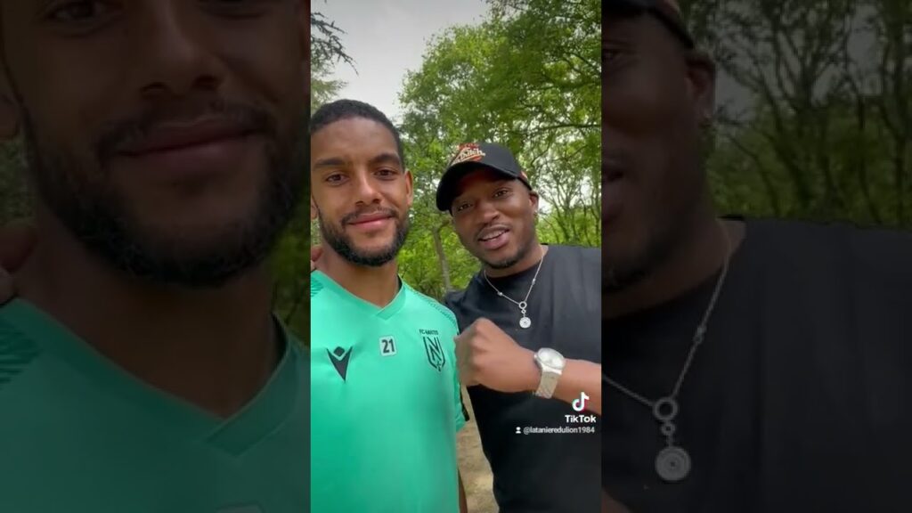 Castelletto Charles encourage les jeunes de l'académie  Djemba Djemba