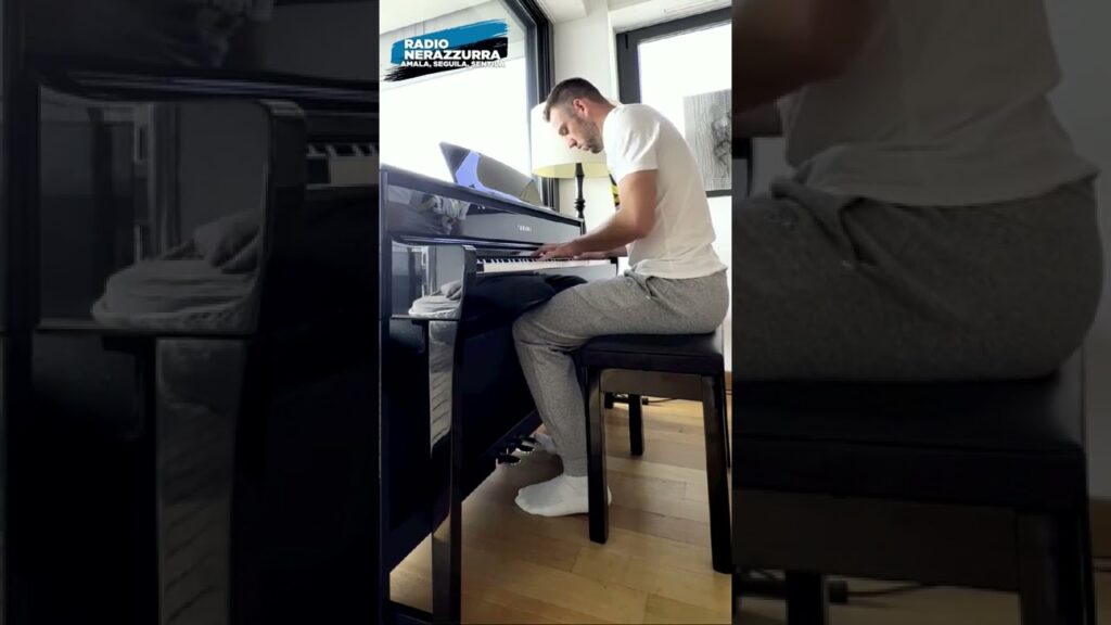 🎹 👨🏼‍🏫 Stefan De Vrij: da professore della difesa a maestro del piano 🎶 🖤💙