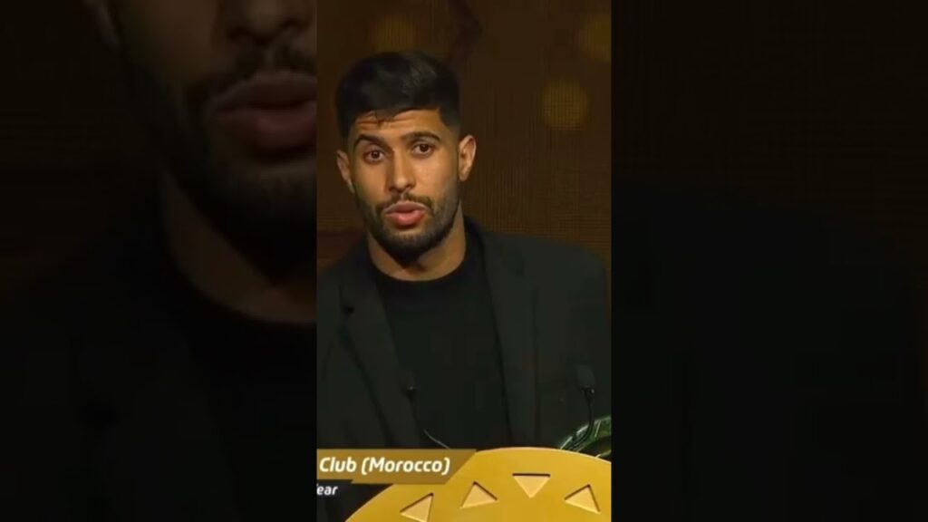 يحيى جبران يتسلم جائزة أحسن فريق إفريقي لهذه السنة 🇲🇦🏆 الوداد الرياضي المغربي 🏅