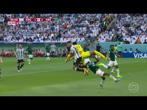 Assustador: goleiro da Arábia Saudita acerta rosto de jogador de time; assista