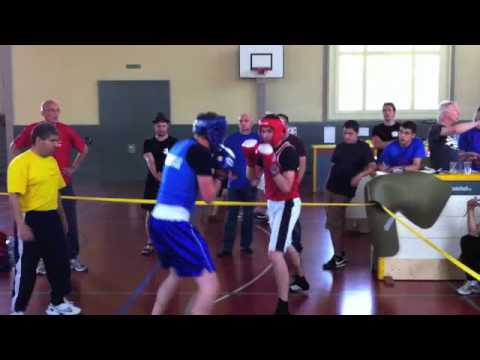 Sébastien THORIMBERT en bleu (CPC) gagne aux points contre Michel AEBISCHER. 16.06.2012