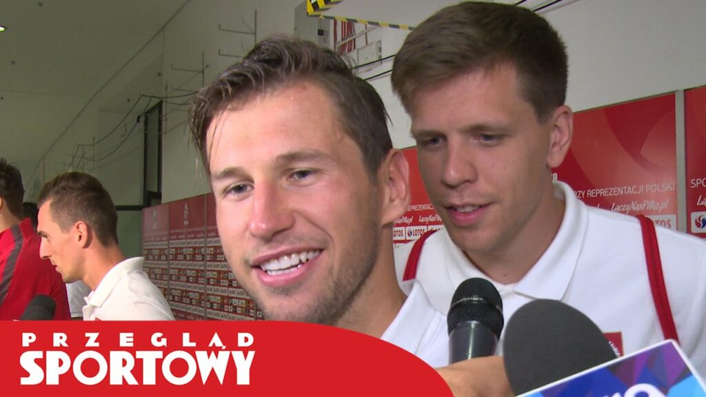 Szczęsny podpowiada Krychowiakowi podczas wywiadu