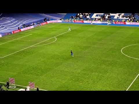 Awer Mabil del Cádiz Cristiano Ronaldo en el estadio Santiago Bernabéu.