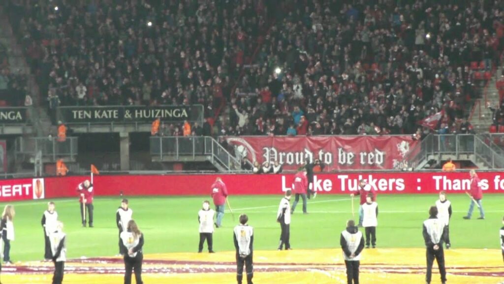 Afscheid Bryan Ruiz voor aanvang Twente - Fulham (01-12-2011)