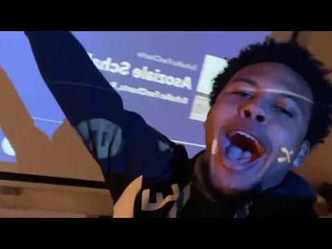 Weston McKennie feiert den Schalke Sieg 😅