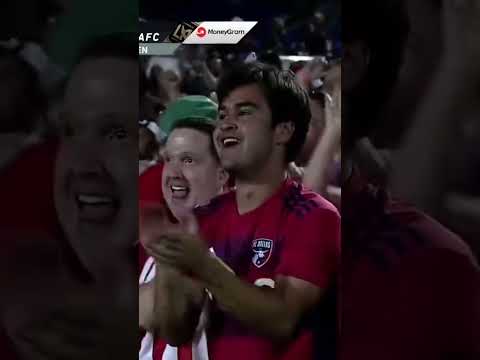 Jesús Ferreira scores his 17th goal of the season on this quick free kick! 🥸