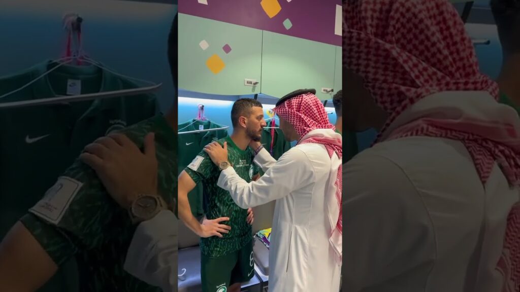 وزير الشباب والرياضة السعودي يتكلم مع عبدالاله المالكي بع انتهاء مباراة بولندا #shorts